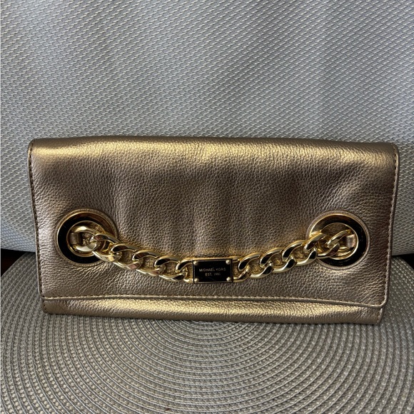 Michael Kors, metallic gold clutch in pebbled leather with chain branding. - Picture 1 of 2